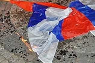 Сирийские оппозиционеры сожгли российский флаг (видео)