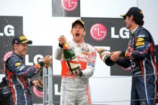 Баттон выиграл хаотическую канадскую гонку
