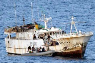 Шведське судно з українцем на борту відбило напад піратів