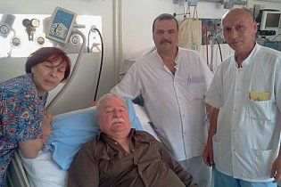 Леха Валенсу госпитализировали с пневмонией