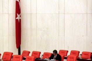 До парламенту Туреччини вперше за багато десятиліть обрано християнина
