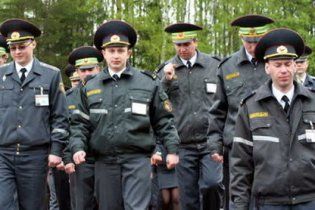 Мінська міліція оточила центральну площу міста