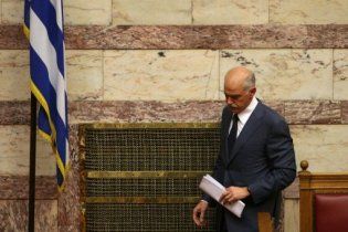 Прем'єр Греції оголосив про свою відставку