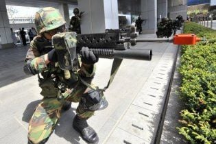 Военные Южной Кореи обстреляли пассажирский самолет