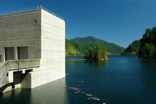 Из водохранилища спустили 30 миллионов литров воды, потому что туда помочился безработный