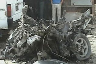Смертники підірвали дві машини біля урядових будівель в Іраку, понад 20 жертв