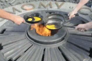 За смаження яєчні на Вічному вогні затримали двох націоналістів