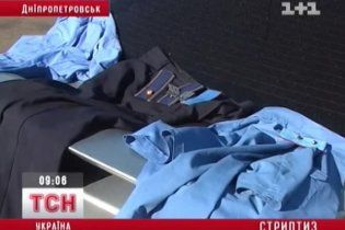 У Дніпропетровську "даїшники" влаштували на дорозі стриптиз