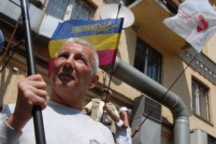 Прихильники і противники Тимошенко побилися біля будівлі райсуду в Києві