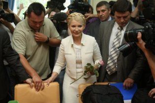 Суд над Тимошенко розпочався із сутичок