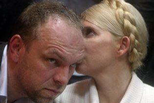 Тимошенко зажадала відкласти суд на місяць
