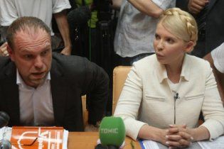 Тимошенко вимагає, щоб її колишніх підлеглих судили разом з нею