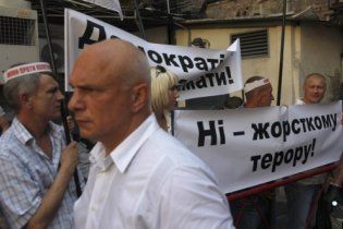 Муж Тимошенко: надеюсь, у власти хватит ума ее освободить