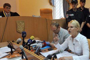Суд позбавив Тимошенко захисника за "недостойні висловлювання"