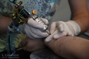 Британка вкрила татуюванням 85% тіла на честь розлучення