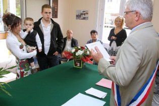 22-річна француженка вийшла заміж за свого мертвого коханого