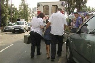 В Киеве девушка на автомобиле Nissan сбила ребенка