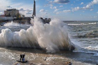 У Криму туристам заборонили купатись і ходити в гори