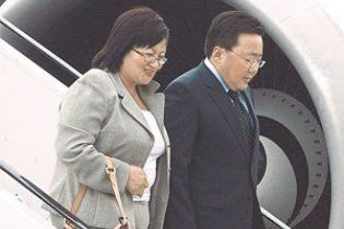 Президент Монголии рассказал, как на вечеринке во Львове нашел себе жену