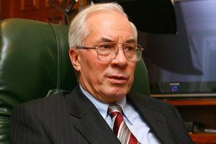 Азаров пообещал, что презервативы и памперсы не подорожают