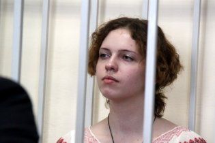 Судья Тимошенко освободил девушку, которая жарила яичницу на Вечном огне