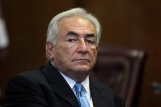 Французская писательница обвинила Стросс-Кана в попытке изнасилования
