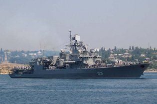 В Севастополе отмечают День флота, корабли ВМС вышли на парад