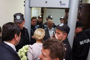Тимошенко вигнали з Печерського суду за зневагу до судді