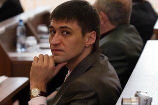 ЗМІ: луганський депутат побив дівчину в ресторані