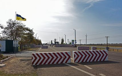Україна закрила два з трьох КПВВ на межі з Кримом через екологічну катастрофу