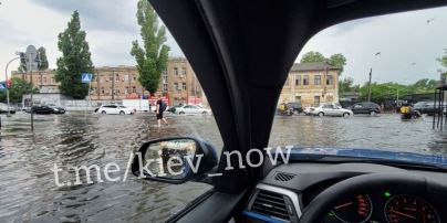 Злива у Києві затопила підземку й багатоповерхівки, а на людей падали дерева: наслідки масштабної негоди
