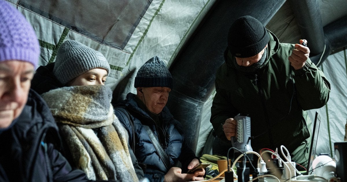 Кияни у «Пункті незламності»