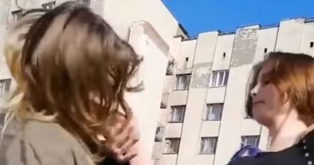 Підліткові "розбірки" у Хмельницькому: дівчата били школярку по обличчю та знімали на відео