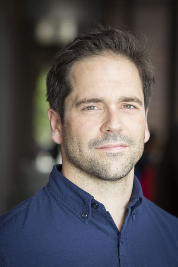 Джонатан Віттейкер