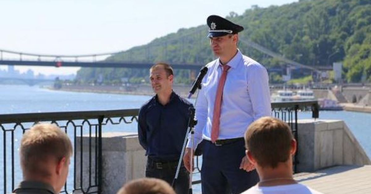 Кличку подарували кашкет патрульного / © twitter.com/HromadskeTV