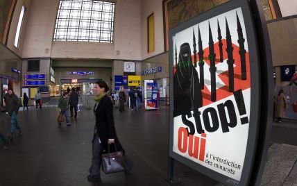 У Швейцарії підтримали заборону приховувати обличчя у громадських місцях: мусульманська громада обурена
