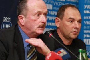Збірна України з хокею залишилась без тренера