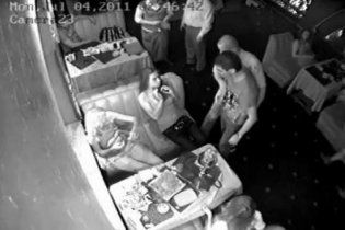 Президент пообещал быстрое расследование дела депутата Ландика, который избил девушку