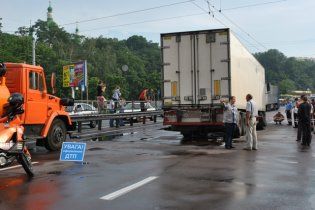 В Мариуполе водитель фуры не заметил на переходе школьницу