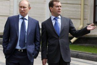 Мєдвєдєв поставив бізнесменів перед вибором - він чи Путін