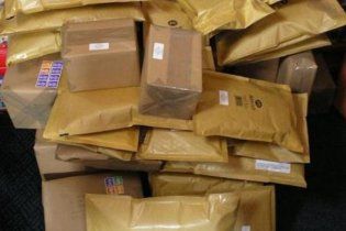 Почтальон-алкоголик собрал у себя дома 31 000 посылок