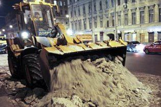 У центрі Санкт-Петербурга досі не розтанув торішній сніг