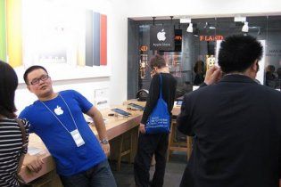 В Китае подделывают не только продукцию Apple, но и ее фирменные магазины