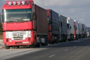 На кордоні України та Словаччини утворилася черга з вантажівок