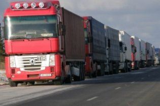 На границе Украины и Словакии образовалась очередь из грузовиков