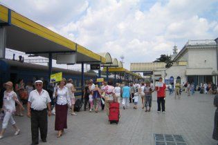 Курортники в Криму штурмують вокзали через спекулянтів