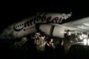 Boeing розвалився на дві частини при посадці в аеропорту Гаяни