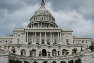 Сенат США принял резолюцию с извинениями за дискриминационные законы в отношении иммигрантов