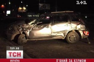 У Дніпропетровську п'яний водій протаранив дві маршрутки