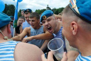 В Росії одразу в чотирьох містах десантники влаштували погроми і масові бійки